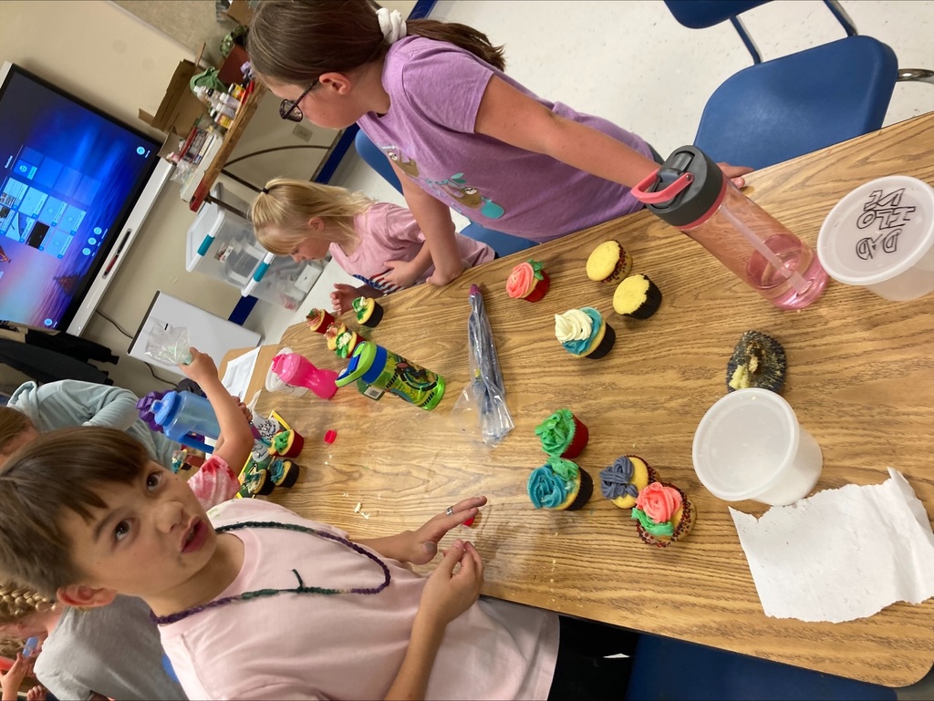 kids making cupcakes